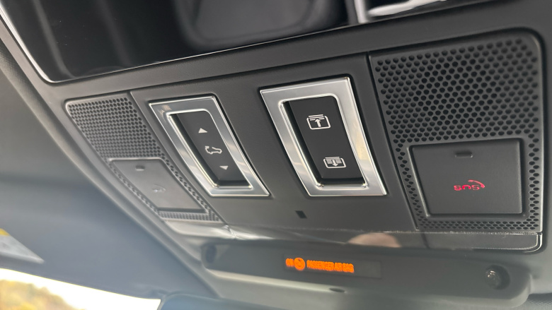 Land Rover Defender 3.0 D350 X-Dynamic HSE 90 3dr Auto Diesel Estate